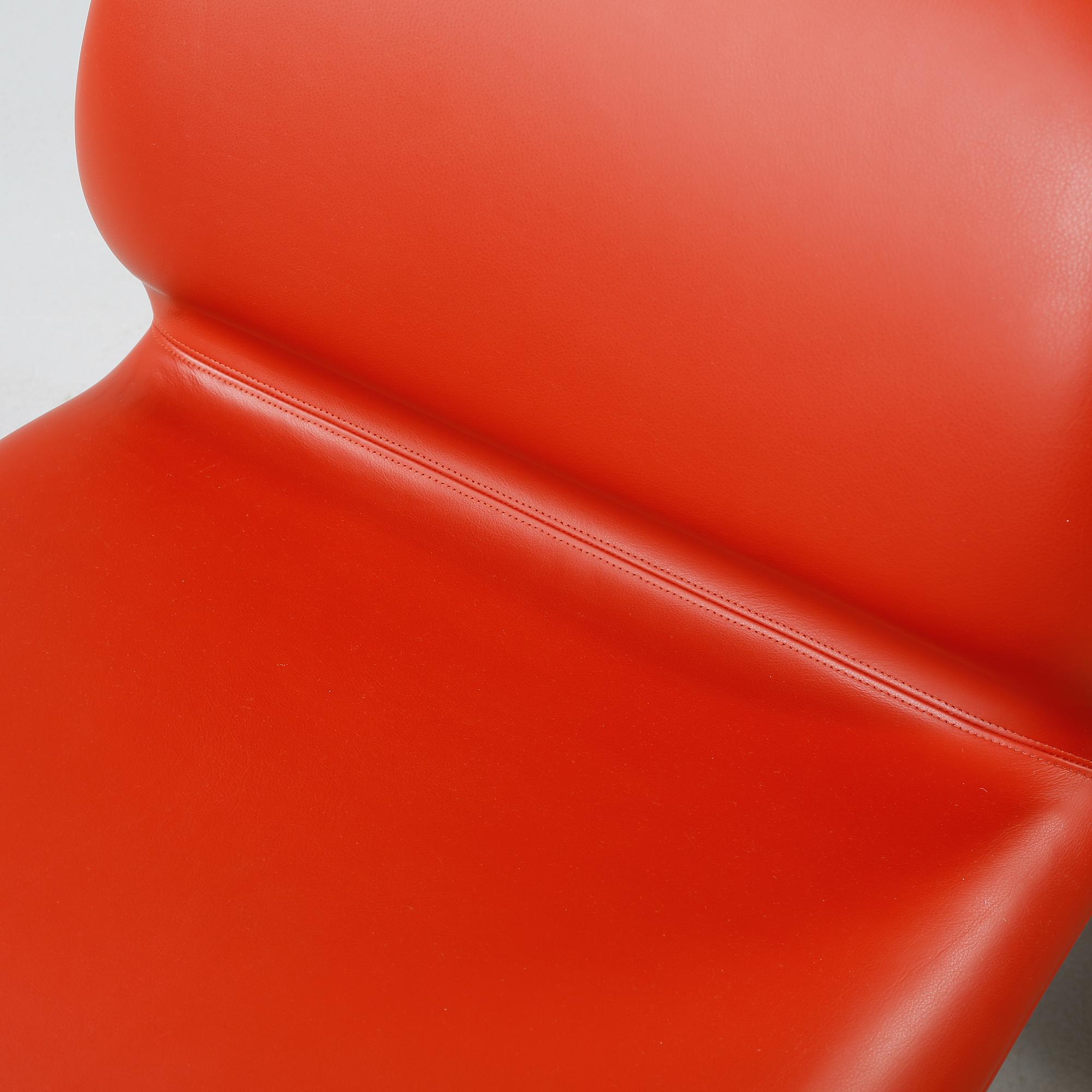 SNURRFÅTÖLJER, ett par, "Attitude", Morten Voss, Fritz Hansen, 2000-tal.