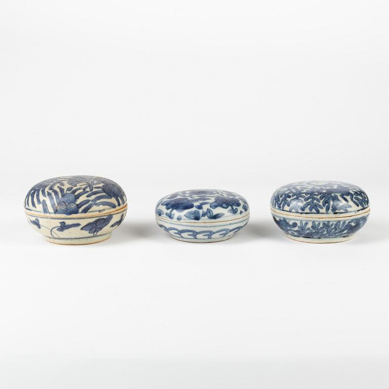 A group of three blue and white boxes with covers, Ming dynasty (1368-1644).