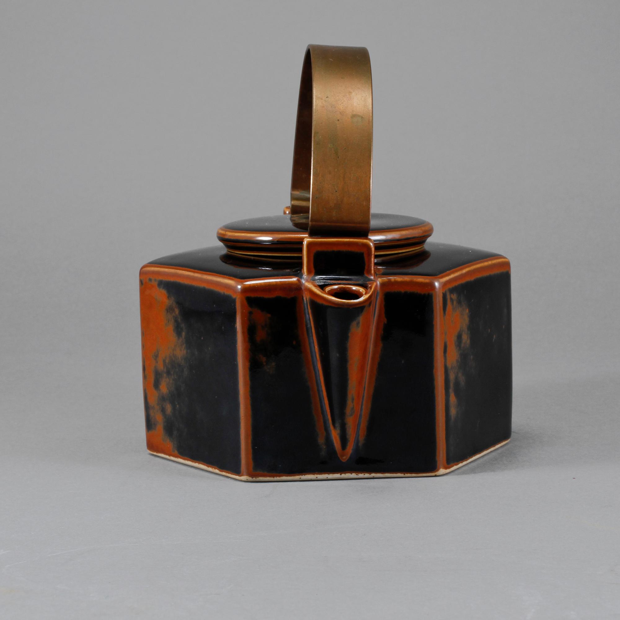 TEKANNA, stengods, Signe Persson Melin, "Six-sided", Rörstrand, signerad, 1900-talets mitt.