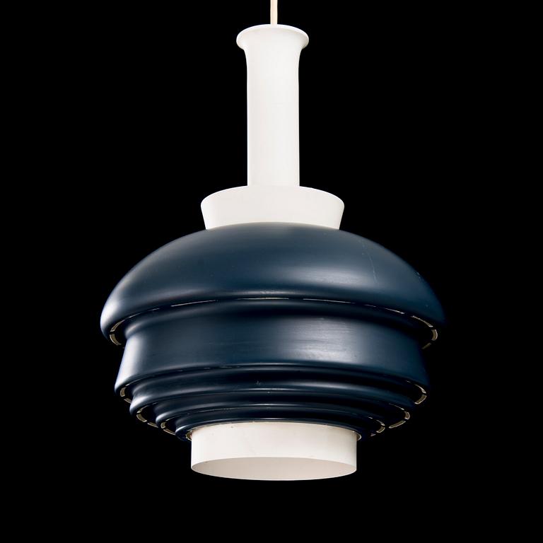 A '335B' pendant light for Valaistustyö.