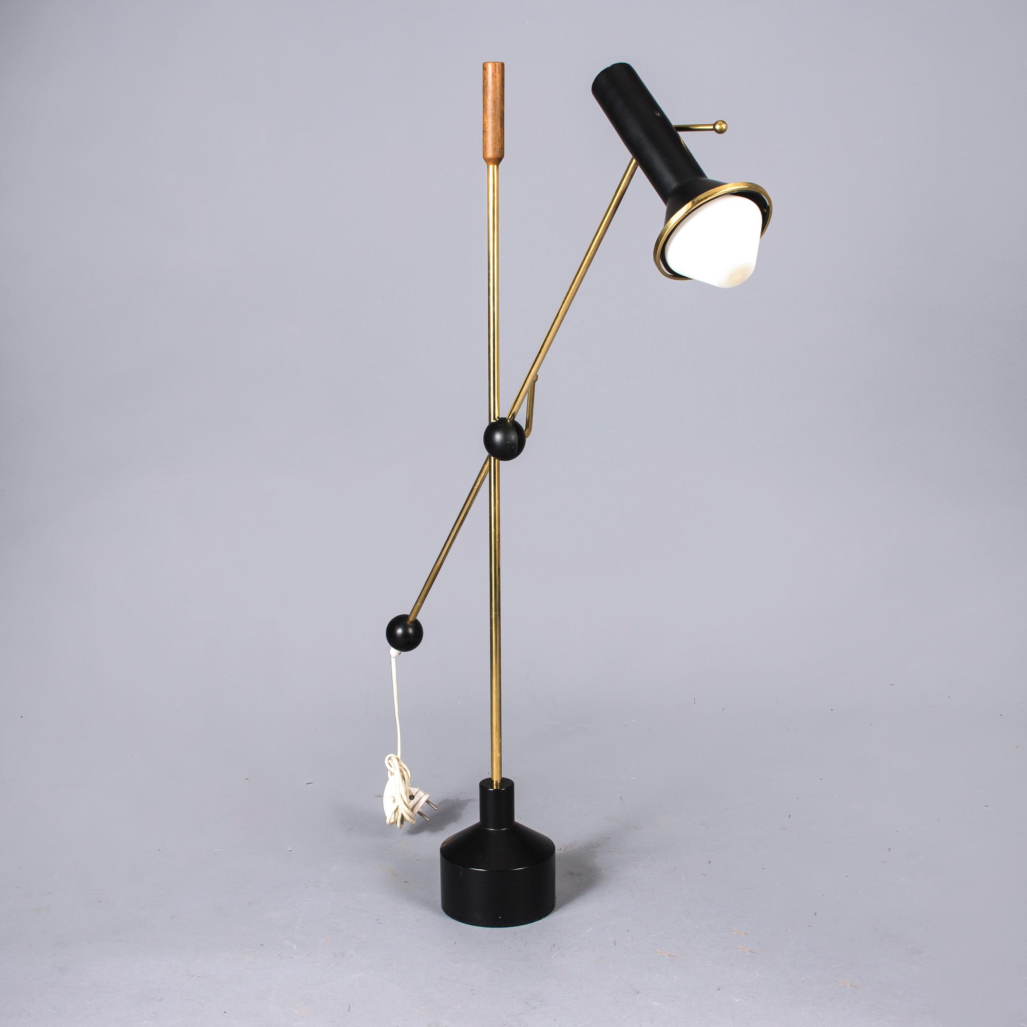 GOLVLAMPA, K10-47. Tapio Wirkkala. Tillverkare Idman Ab, 1960-tal.