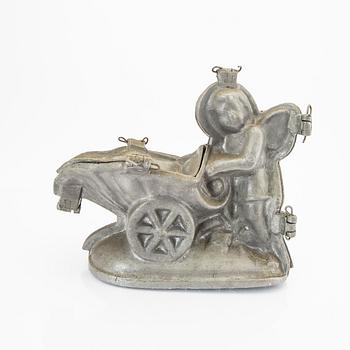 A set of four pewter icecream moulds around 1900.