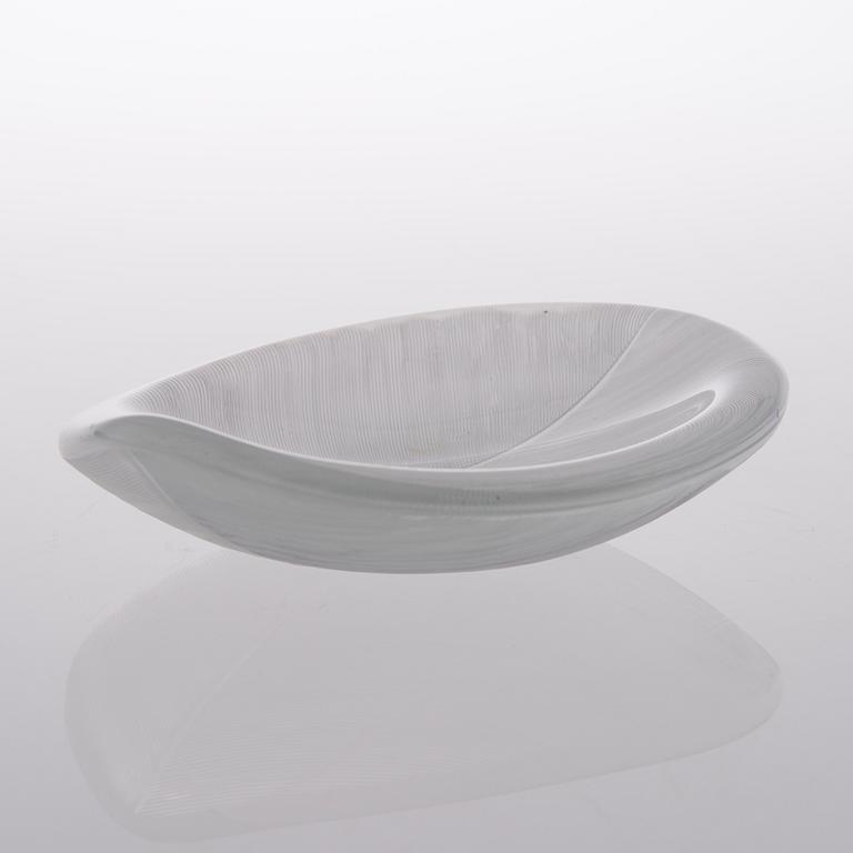 A 'Leaf' (Lehti) dish, model 3337, signed Tapio Wirkkala - Iittala.