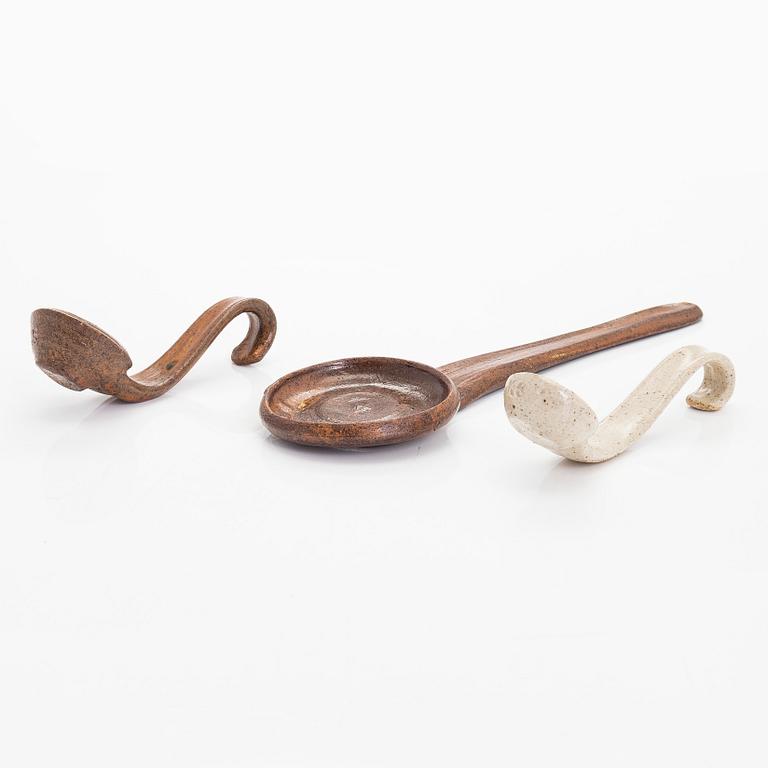 Kyllikki Salmenhaara, two ladles and a spoon, stoneware, signed KS.