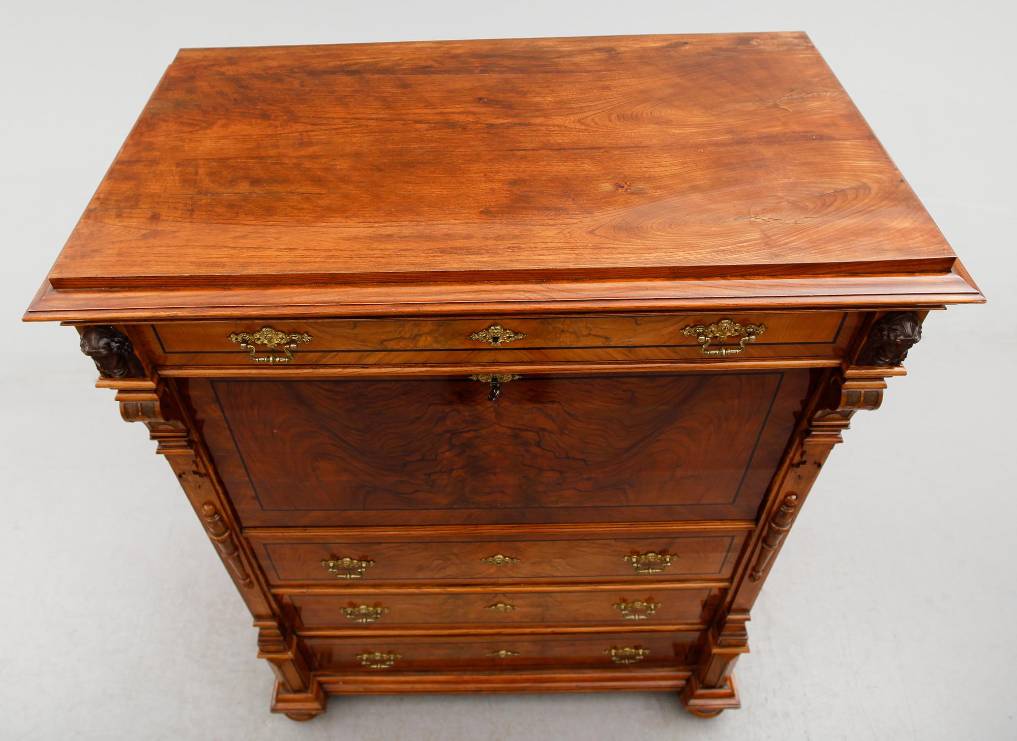 CHIFFONJÉ, 1800-talets andra hälft.