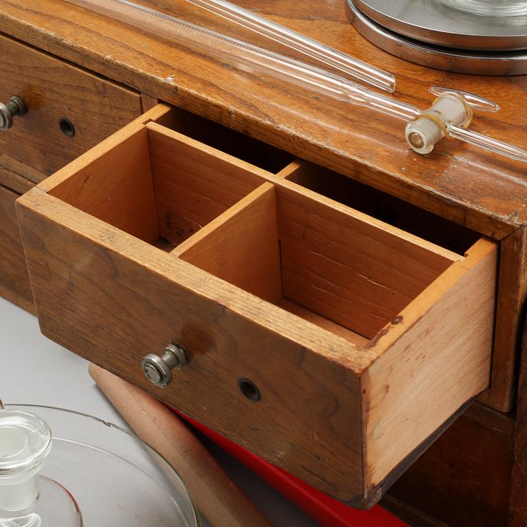 22 parts of laboratory equipment from the 20th century.