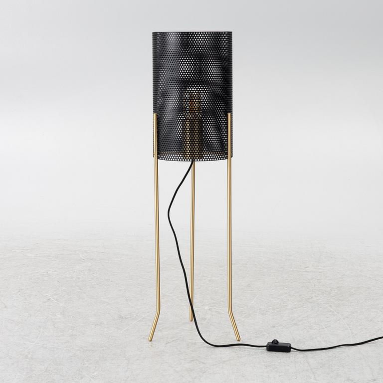 Niclas Hoflin, golvlampa, “Vouge Tripod”, Rubn.
