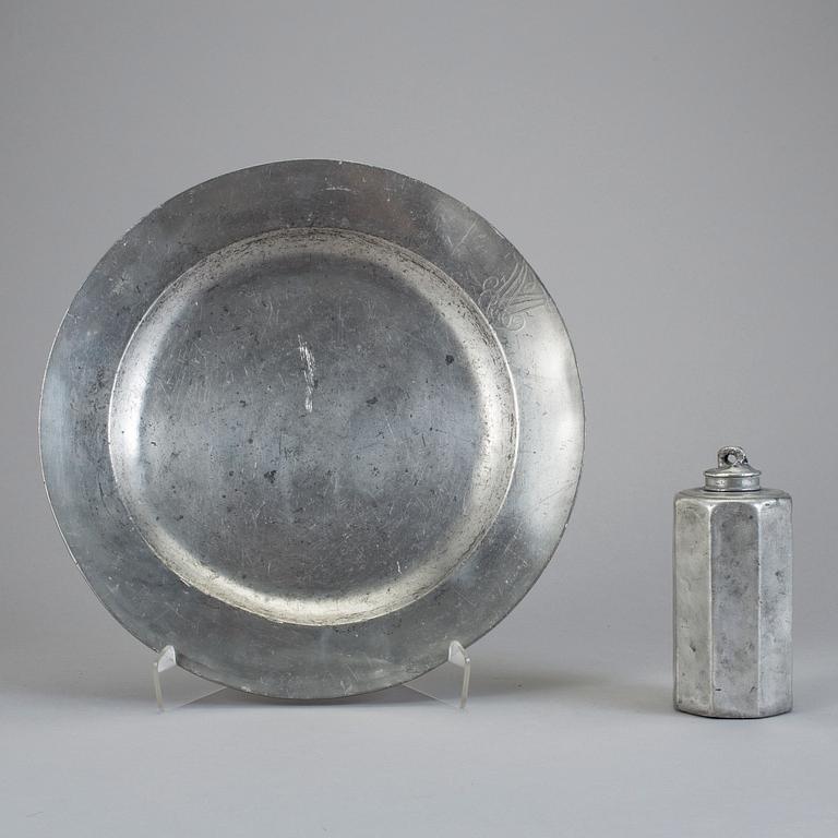 FAT samt PRISMAFLASKA, tenn, Calmar samt England, 1700-tal.