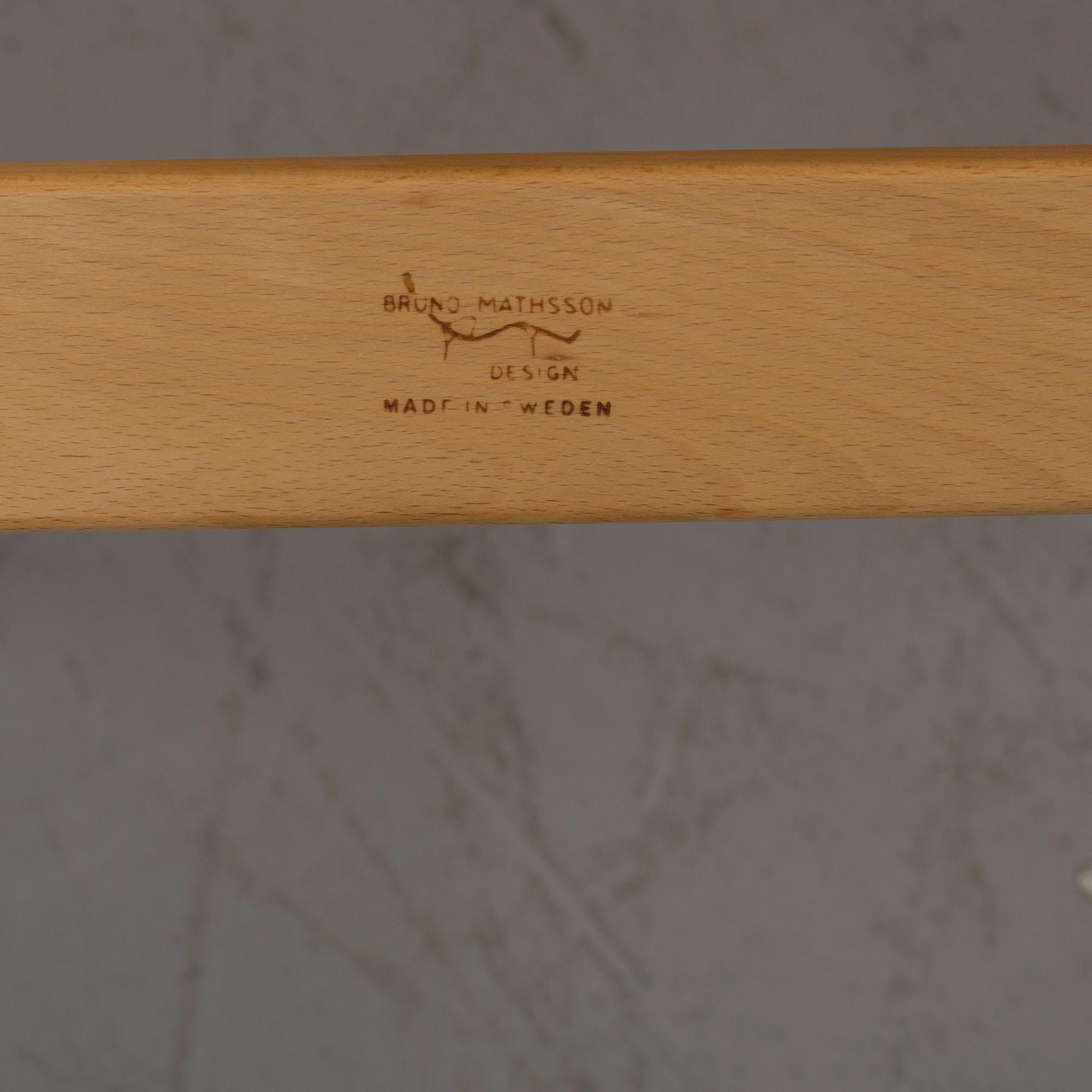 A PAIR OF BRUNO MATHSSON "MINA" ARMCHAIRS, Bruno Mathsson International.