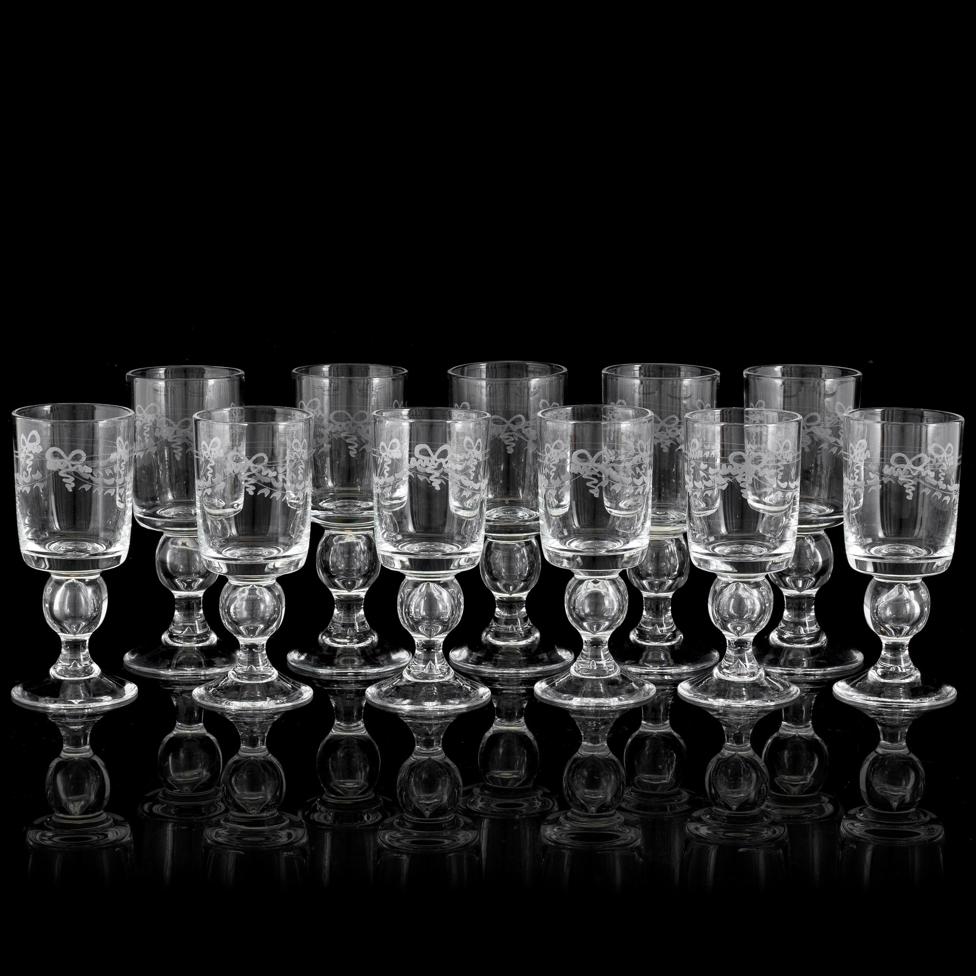 VINGLAS, 11 st, "Antik", Reijmyre Glasbruk.