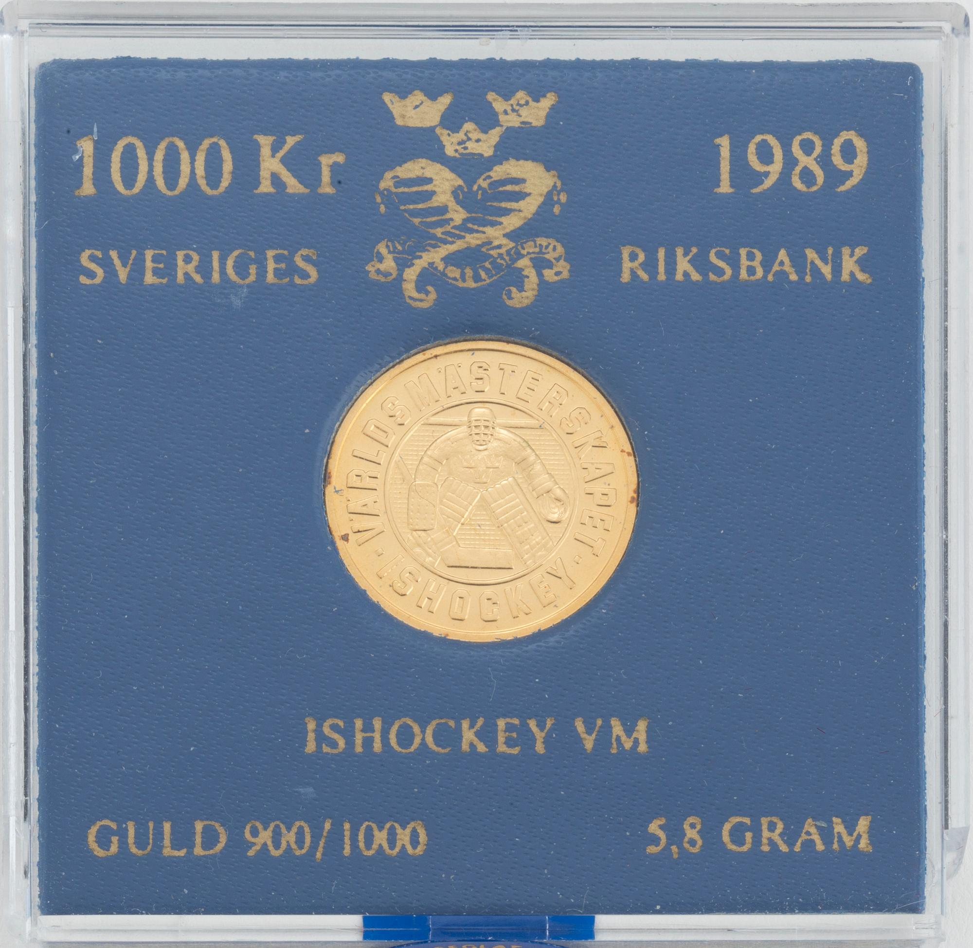 Two Swedish gold coins, 1000 kronor, 1989 and 1990. Weight 5,8 gram (each).