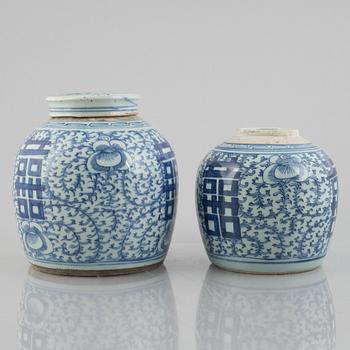 Bojaner, a pair, similar, porcelain. China, Qing, circa 1900.