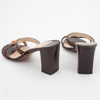 LOUIS VUITTON, ett par, sandaletter. Storlek 38.