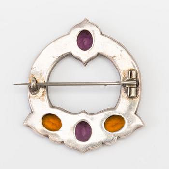 A BROOCH set with paste, jasper, heliotrop and onyx.