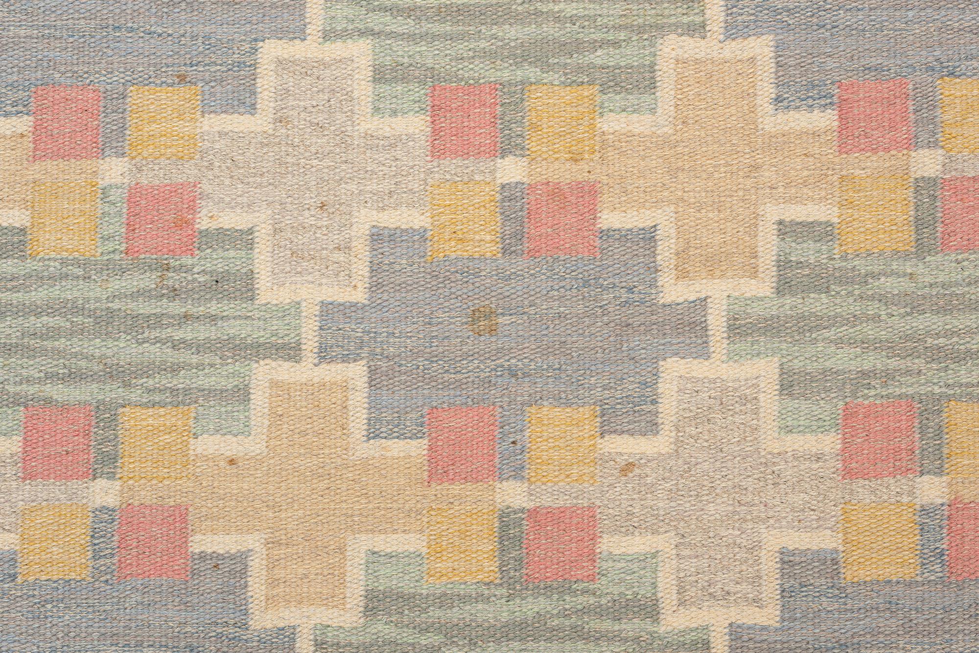 Rug, flat weave, Maj Svanström, Klockaregården, approx. 242 x 180 cm.