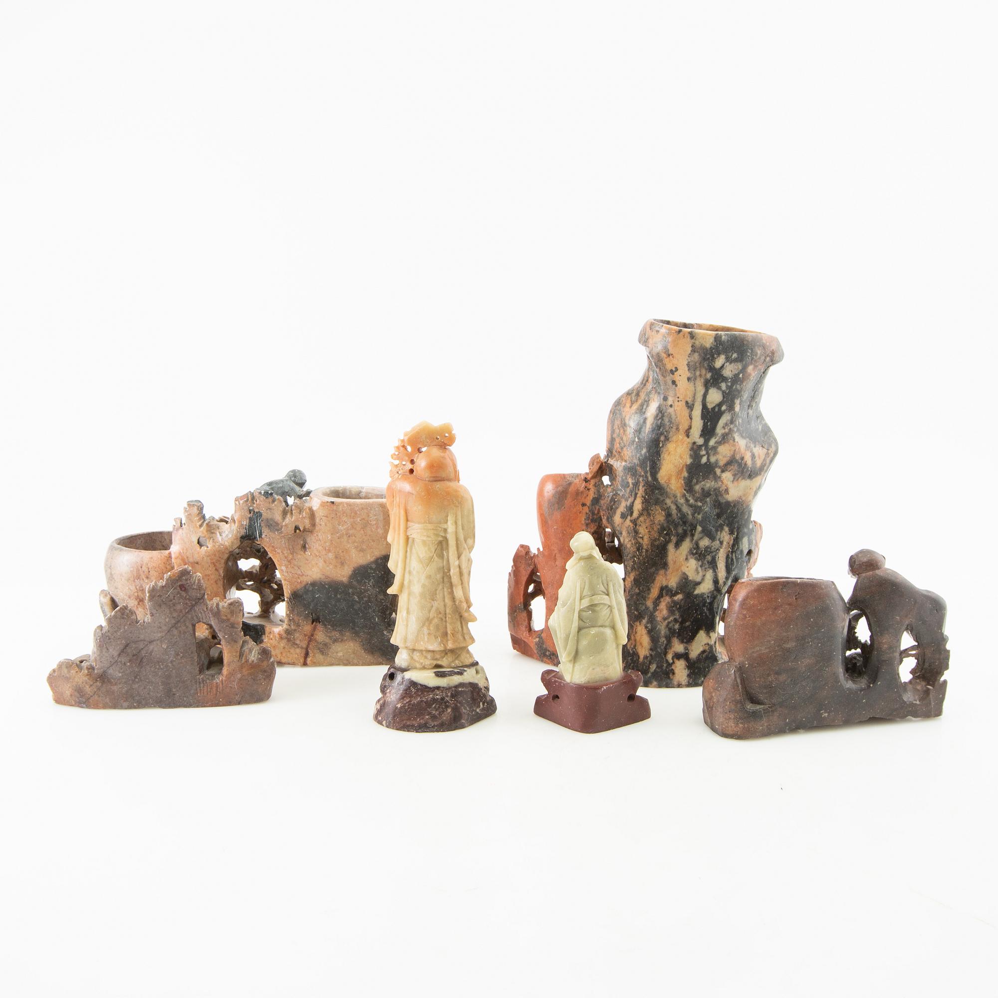Vaser 4 st samt figuriner 2 st Sydostasien soapstone 1900-tal.