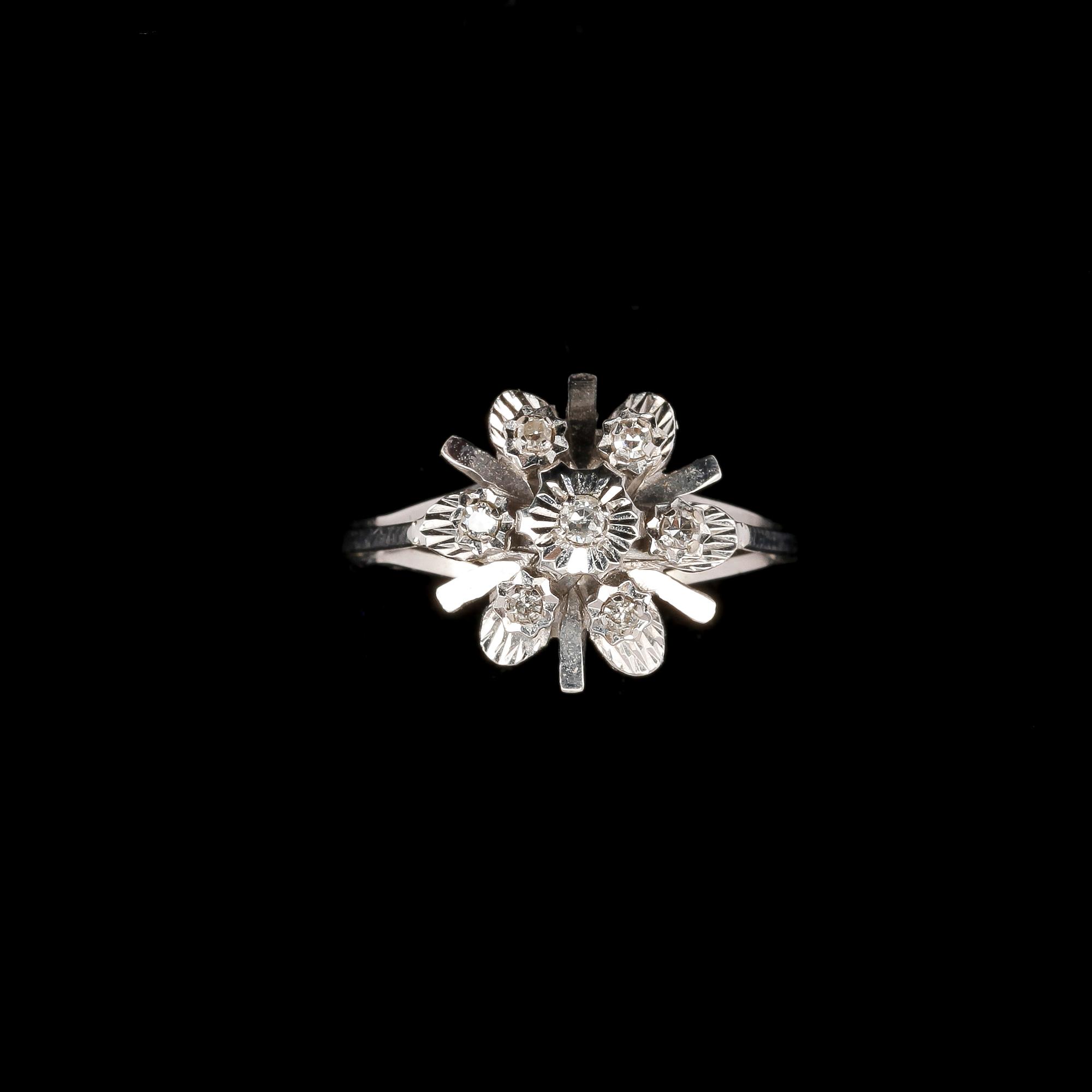RING, 18k vitguld med briljanslipade diamanter.