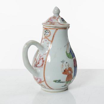 A group of three Chinese famille rose porcelain ewers and two dishes, Qing dynasty, Qianlong (1736-95).
