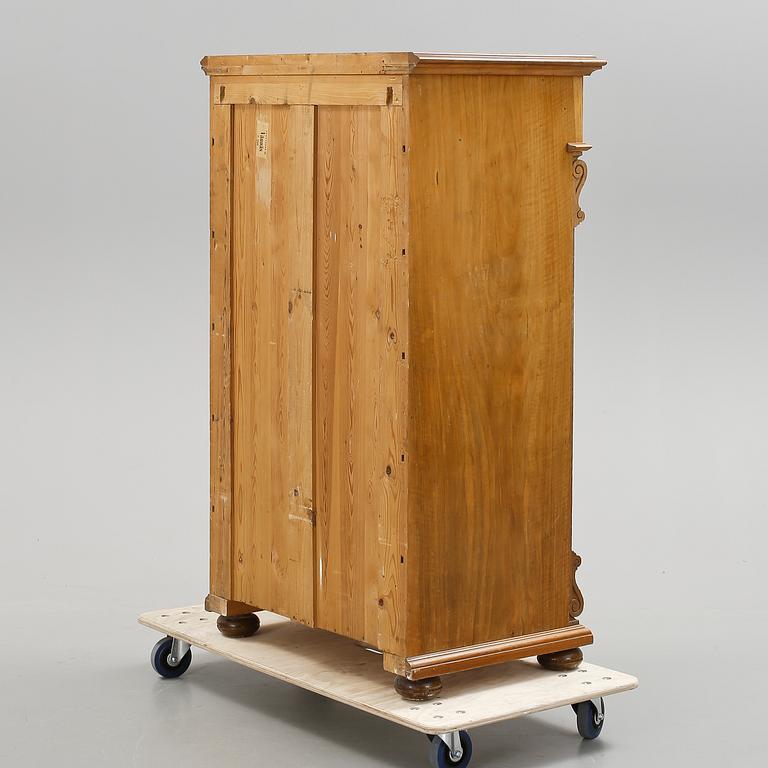 HERRBYRÅ, nyrenässans, 1800-talets slut.