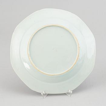 A set of 8 blue and white dinner plates, Qing dynasty, Qianlong (1736-95).