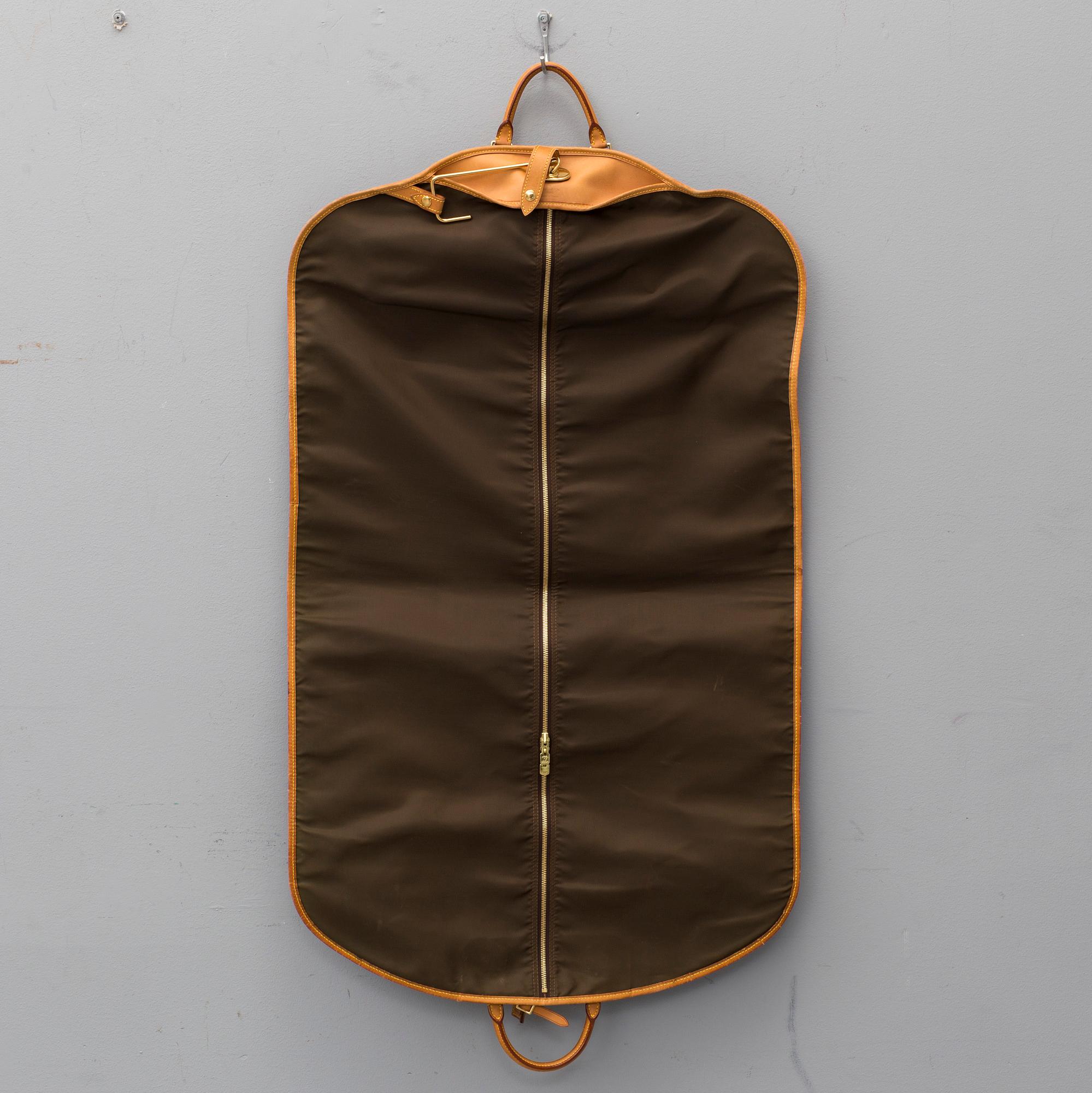 LOUIS VUITTON, a 'Housse Porte-Habits' garment bag.
