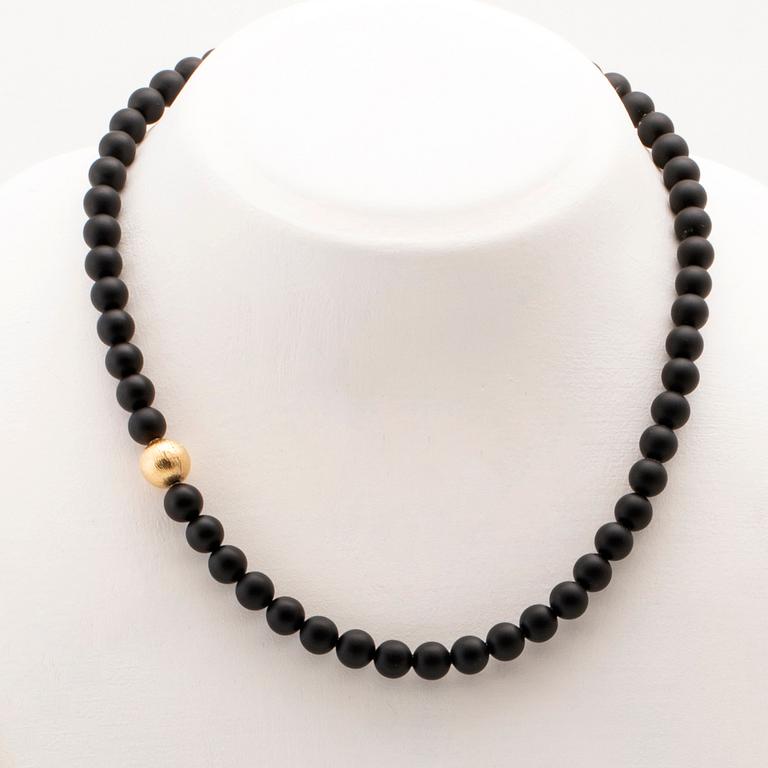 Ole Lynggaard, two necklaces and clasp in 18K gold.