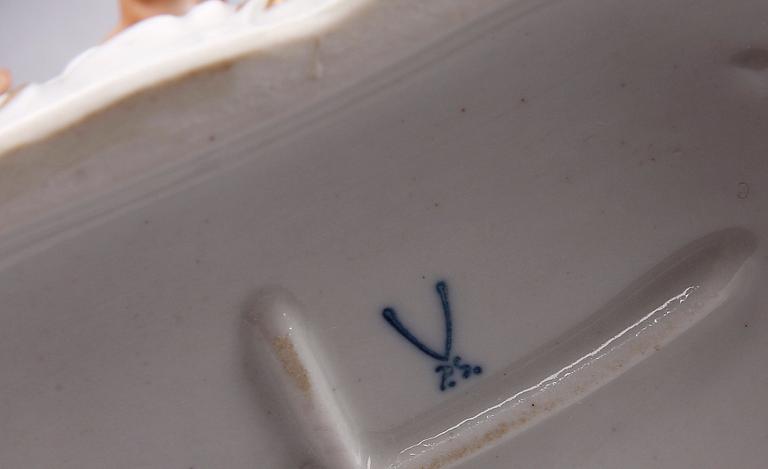 FIGURINER, 3 st, porslin, bla Rudolstadt Volkstedt och Wien, 1900-talets första hälft.