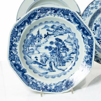 Djupa tallrikar, 8 st, kompaniporslin, Kina, Qingdynastin, Qianlong (1736-95).