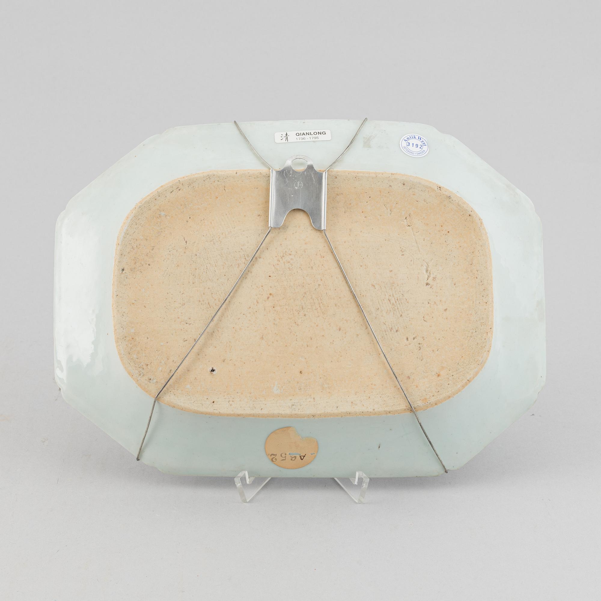 Two blue and white export porcelain serving dishes, Qing dynasty, Qianlong (1736-95).