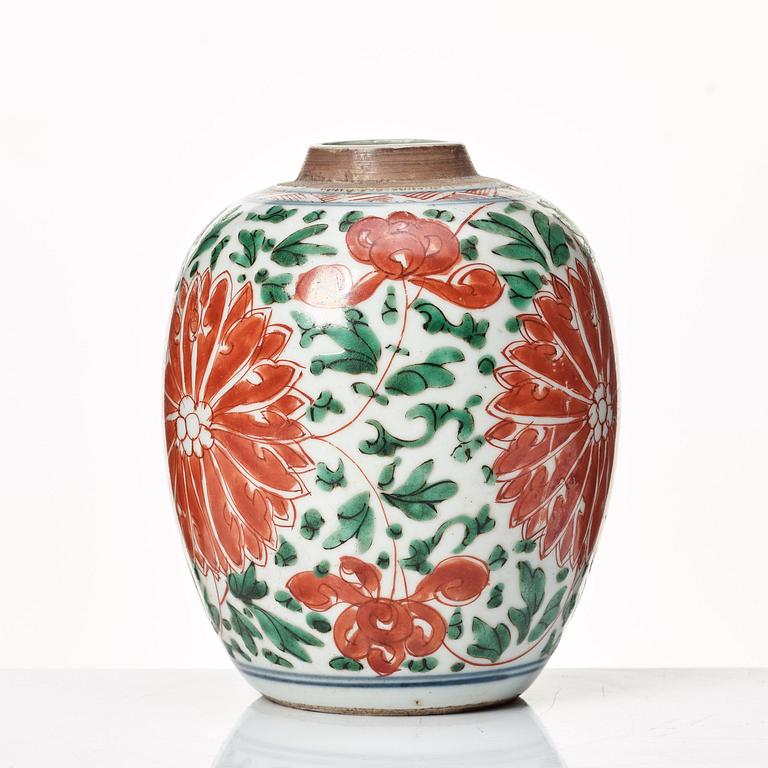 A Transitional wucai jar, 17th Century.