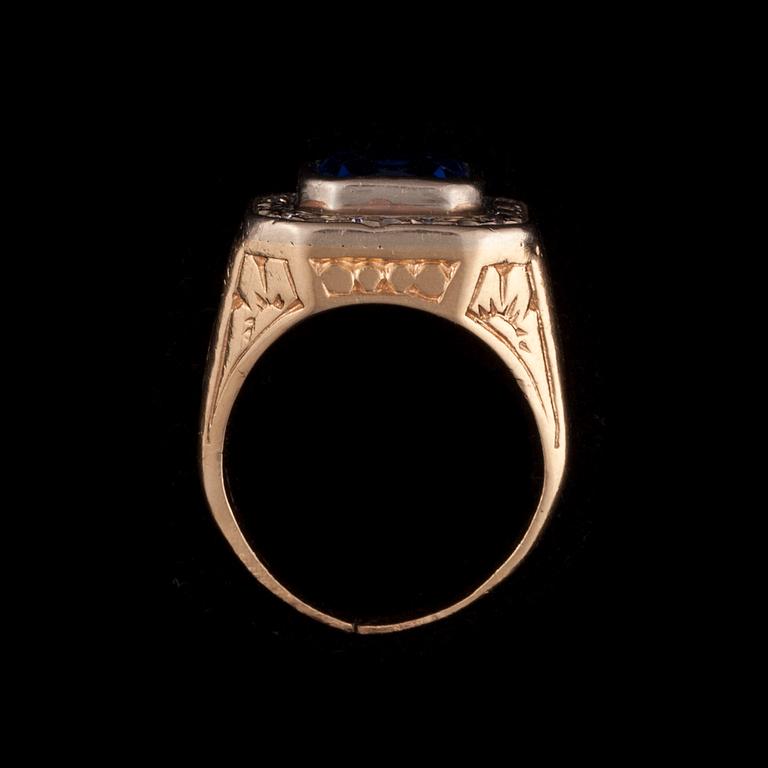 RING, 18K guld, syntetisk spinel, 8/8-slipade diamanter. Vikt ca 22,5 g.