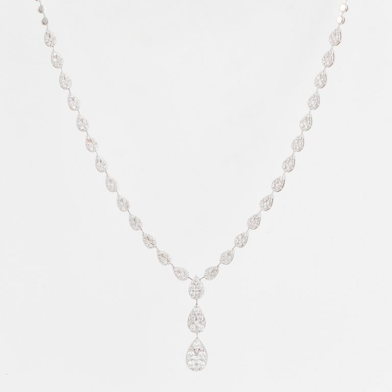 COLLIER, med briljantslipade diamanter totalt 3,05 ct.