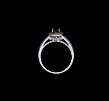 RING, 14 k vitguld med safir samt brilantslipade diamanter ca 0,30 ct. Vikt ca 3 g.