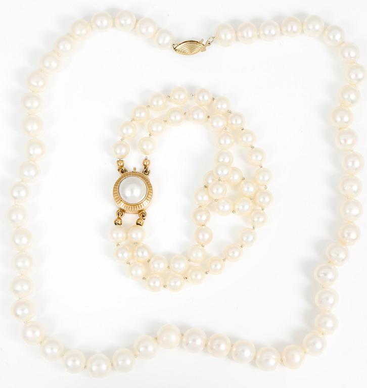 PÄRLCOLLIER samt ARMBAND, halssmycket med 14K lås och armbandet med 18K. Vikt 58,80 g.