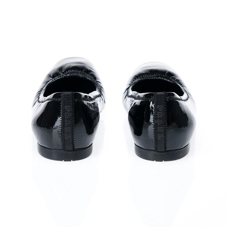 SKOR, Prada.