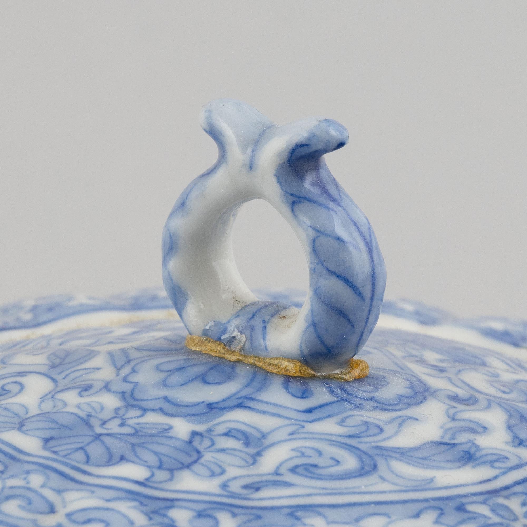 A three pieces Japanese porcelain tea set, first part of the 20th century.