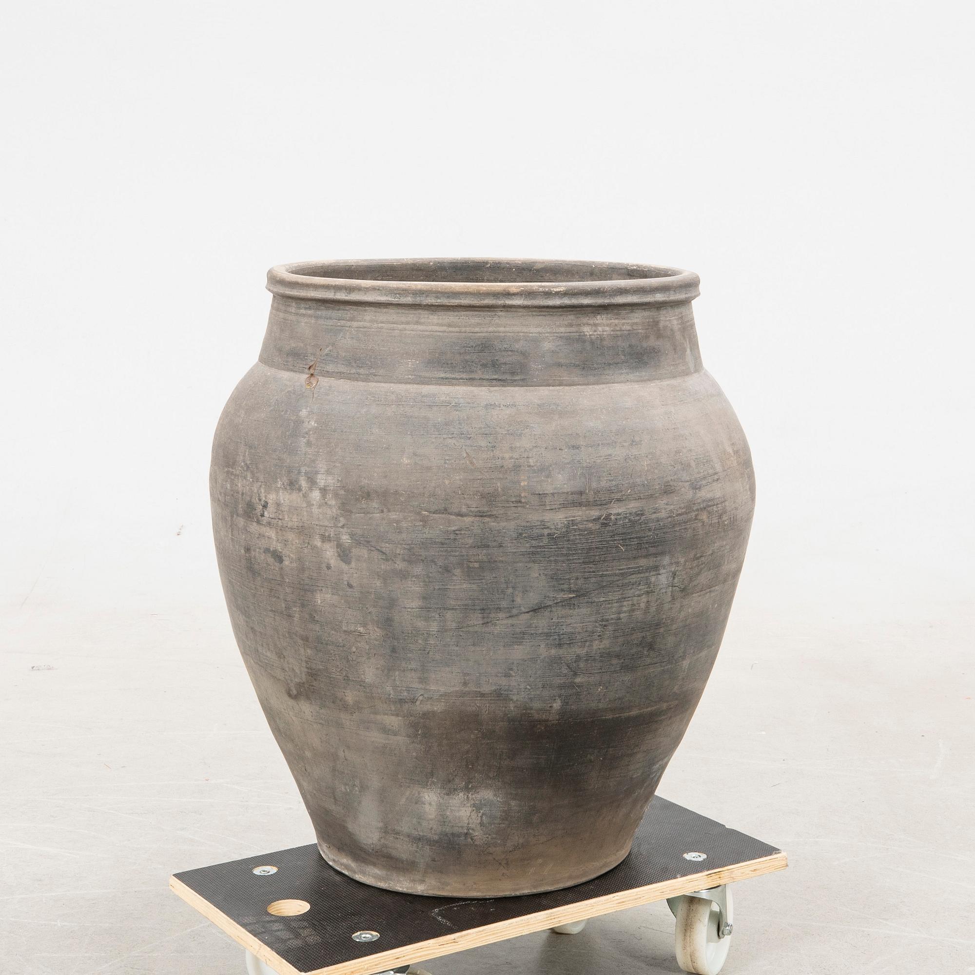 Trädgårds/ golvurna, keramik.