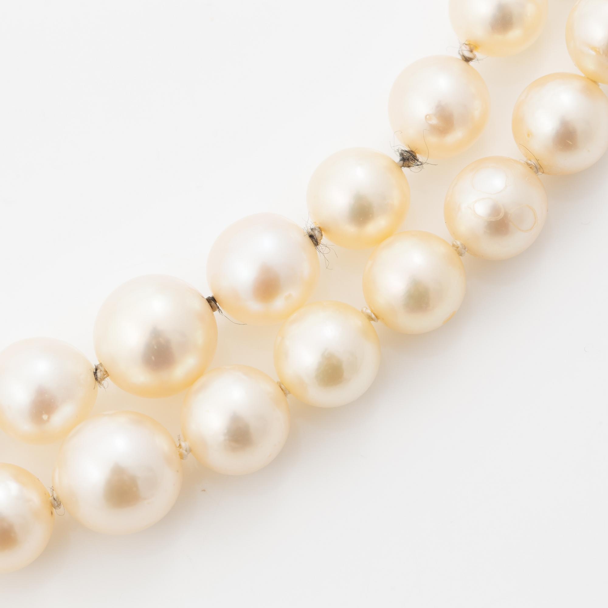 Two-row cultured pearl necklace with a silver and 18K gold clasp set with rose-cut diamonds.
