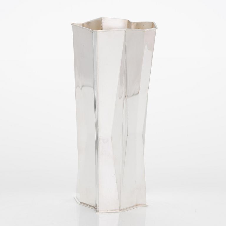 Tapio Wirkkala, silver vase 'TW6-4', Kultakeskus, Hämeenlinna.