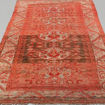 MATTO, an antique/semi-antique Oriental kelly, ca 287,5 x 141,5 cm.