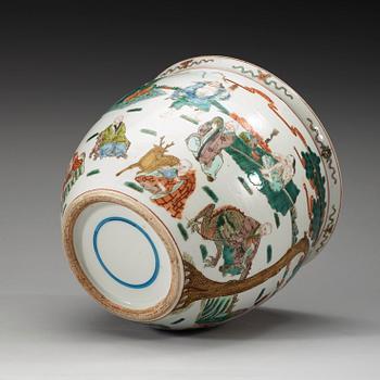 A famille rose fish basin, depicting the 18 Lohans, late Qing dynasty (1644-1912).