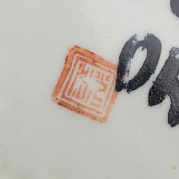 TEKANNA samt MATKÄRL MED VÄRMEHÅLLNING, porslin, Kina, 1900-tal.