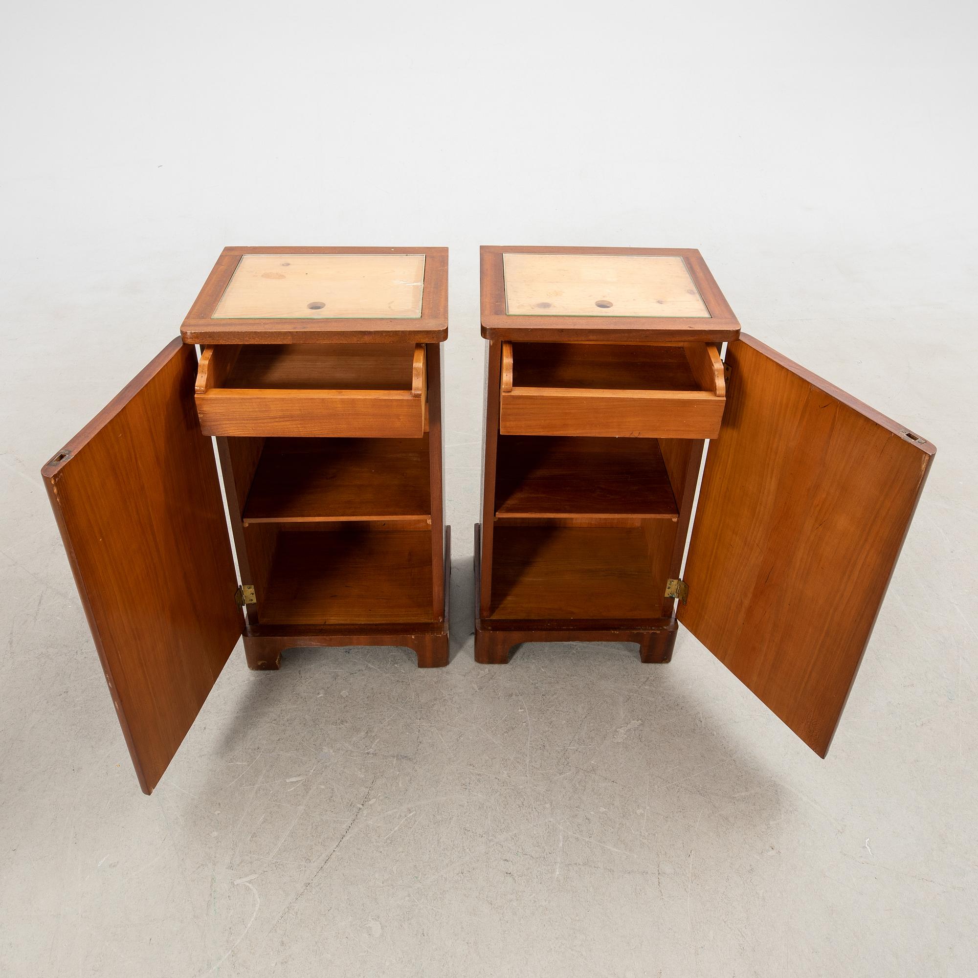Sängbord, ett par, 1900-talets första hälft.
