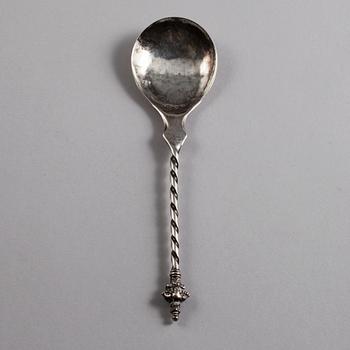 538. RYYPPYLUSIKKA, hopeaa, 1700-luku. Paino 42 g.