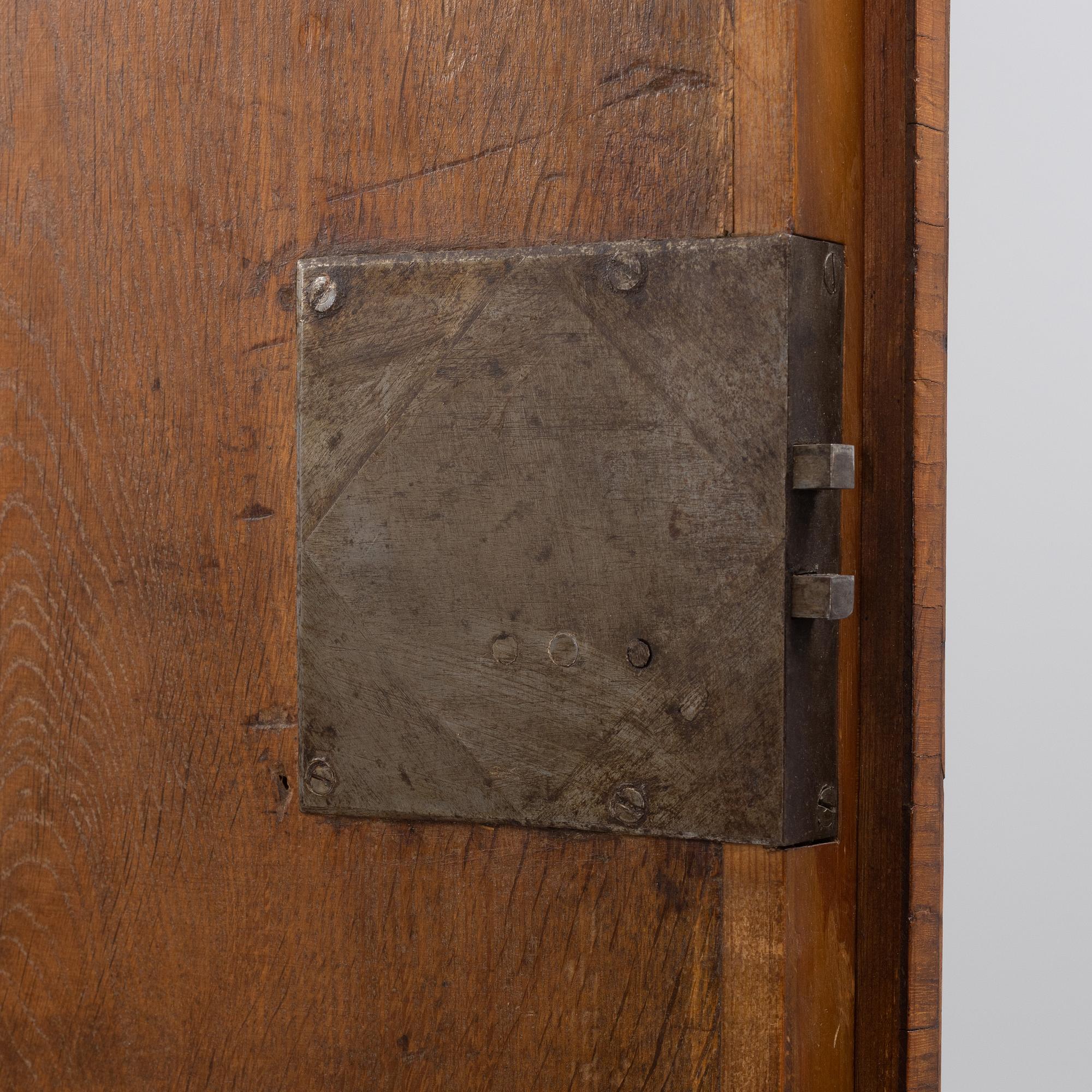 A walnut-veneered rococo cabinet in the manner of C. Linning, later part of the 18th Century.
