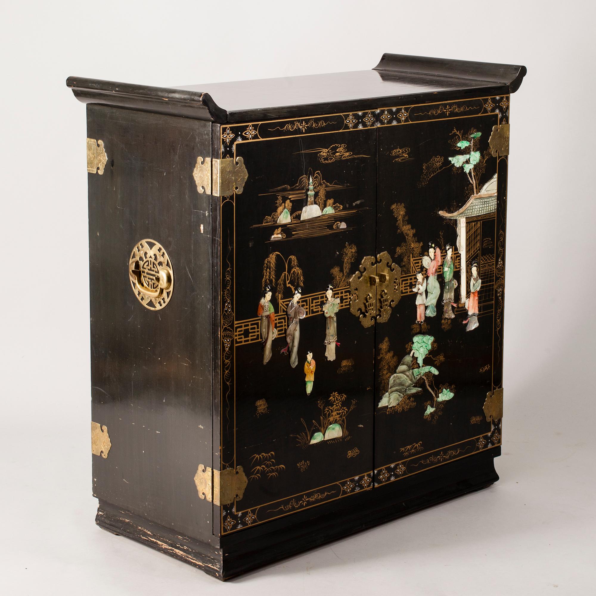 BARSKÅP, Kina, 1900-talets mitt.