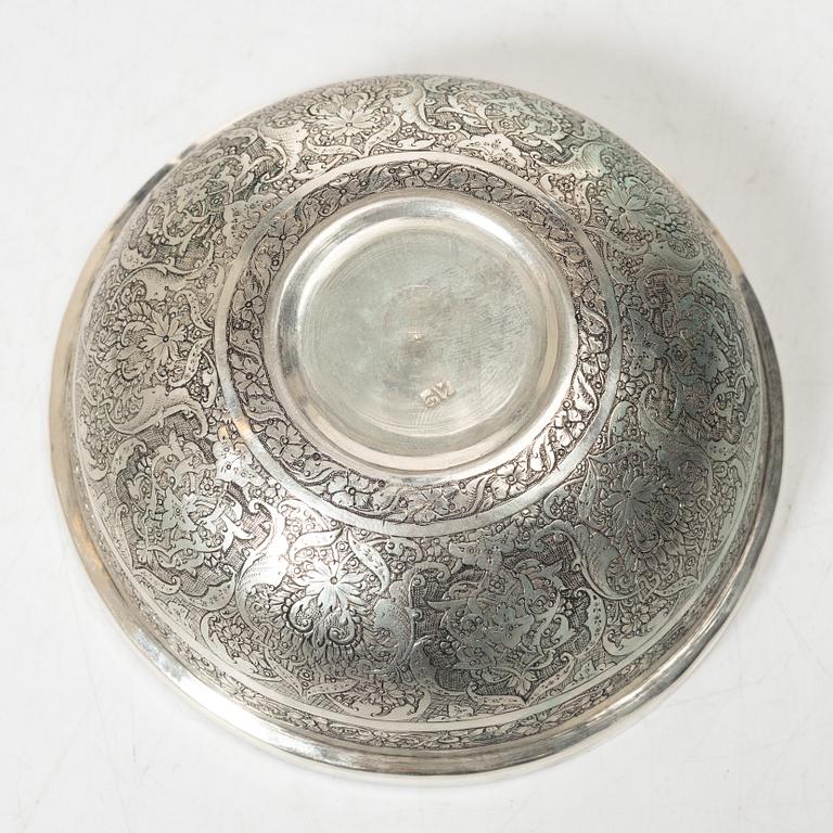 A mid 2oth century Persian silver box, mid-20th century. Total weight 189 grams.