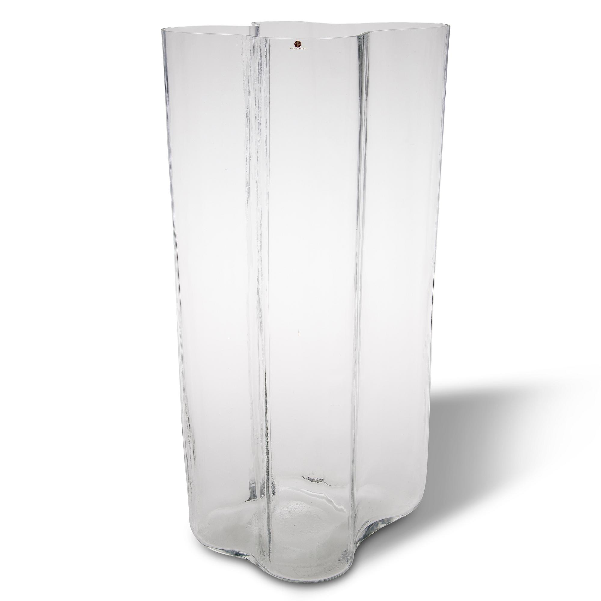 Alvar Aalto, An early 1970s '9753' vase signed Alvar Aalto, Iittala.