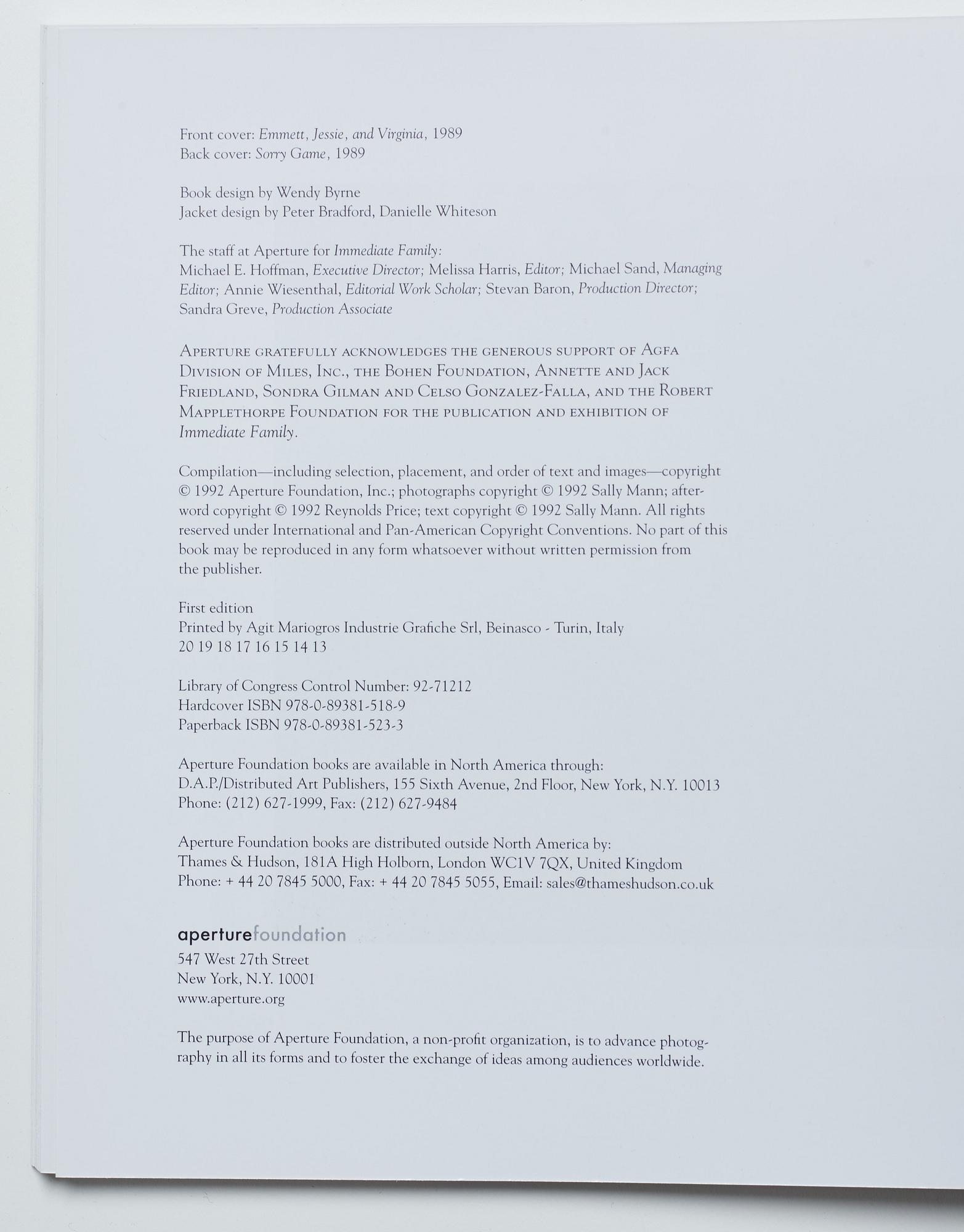 Sally Mann, bok Immediate Family signed.