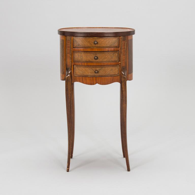 An early 20th century sidetable.